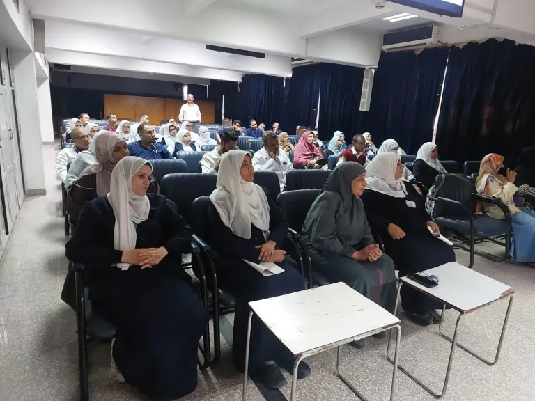 القيادة والإدارة في التمريض” في ورشة عمل بمستشفيات جامعة أسيوط