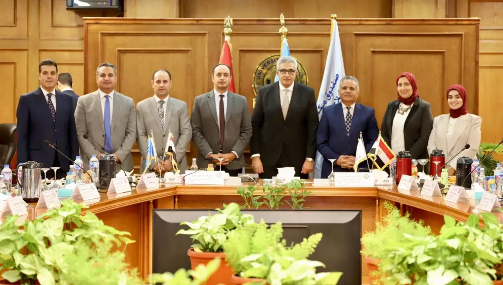 ”صندوق مكافحة الإدمان وجامعة السويس يوقعان بروتوكول تعاون لافتتاح فرع جديد للخط الساخن