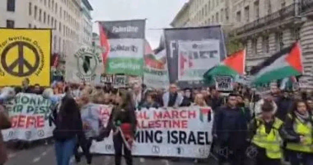 جارديان: اعتقالات لمشاركين فى أكبر تظاهرة فى لندن رفضا لحظر ”فلسطين أكشن”