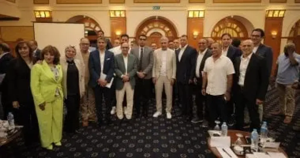 وزير السياحة: ارتفاع في حركة الطيران العارض إلى العلمين ومطروح والأقصر وأسوان