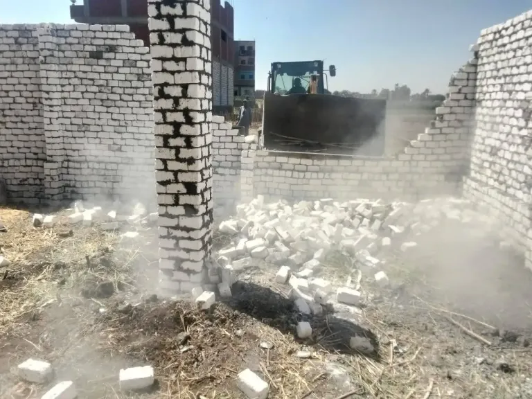 محافظ أسيوط: إزالة 50 حالة تعدي واسترداد 760 فدان أملاك دولة ضمن