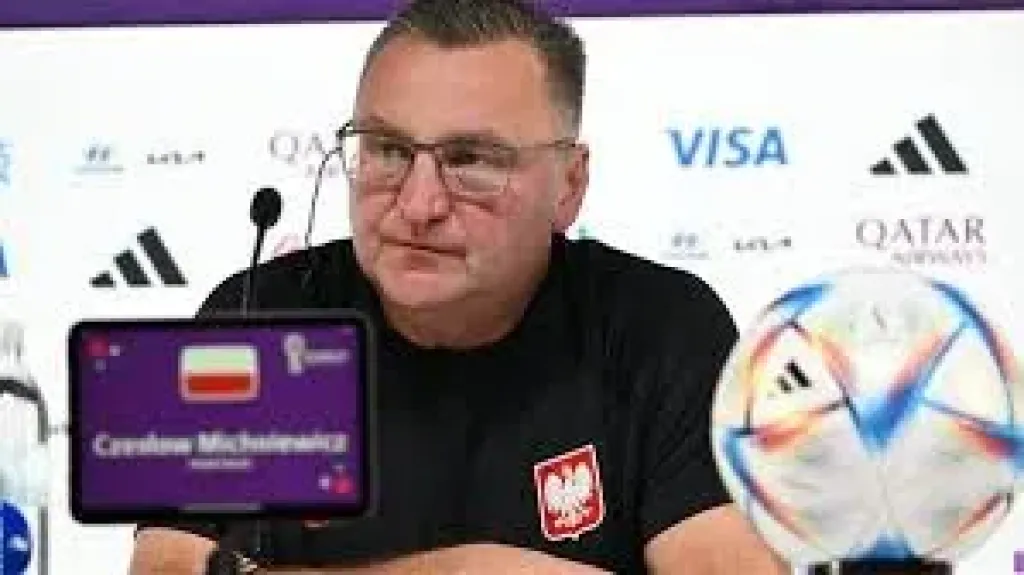 تقارير: الأهلي ينافس منتخب الصين على المدرب البولندى تشيسلاف ميشنيفيتش