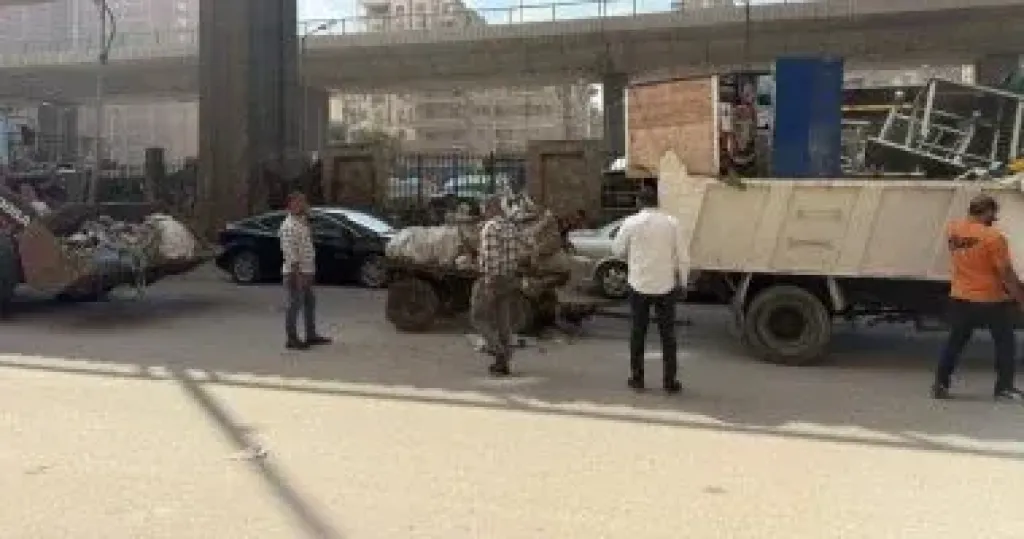 الجيزة ترفع ”الفريزة” والفروشات بطريق المريوطية واللبينى فيصل فى الهرم