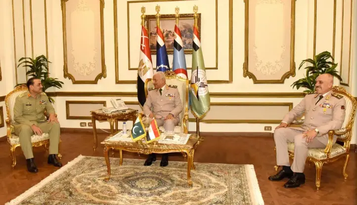 وزير الدفاع ورئيس الأركان يلتقيان رئيس أركان القوات البرية الباكستانية.. صور وزير الدفاع ورئيس الأركان يلتقيان رئيس أركان القوات البرية الباكستانية.. صور