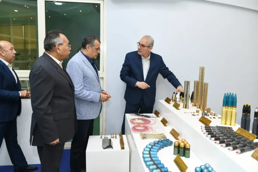 خلال جولة تفقدية مفاجئة.. وزير  الإنتاج الحربي يتابع مراحل التصنيع ب”مصنع 300 الحربي”.. صور