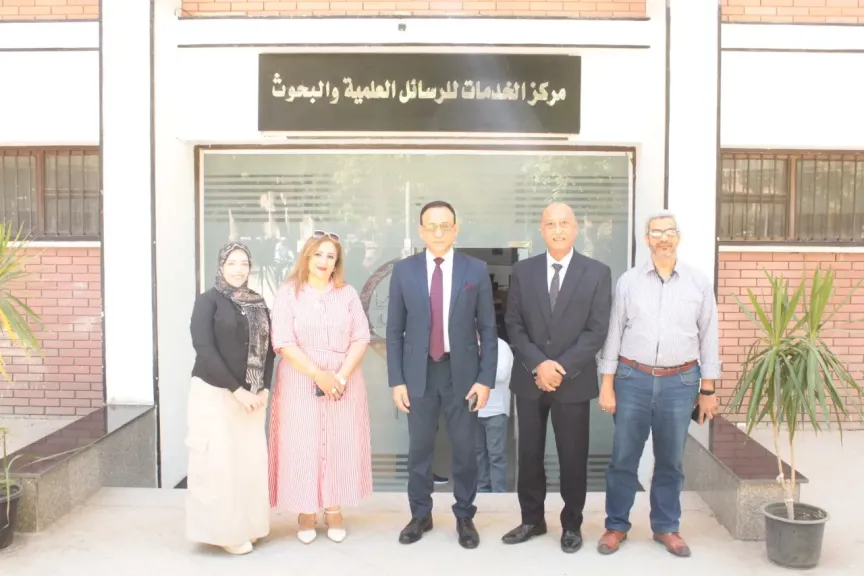نائب رئيس جامعة أسيوط يتفقد سير العمل بقطاع المكتبات الجامعية