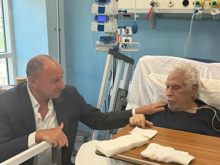 الخطيب يزور حسن شحاتة في المستشفى للاطمئنان على حالته الصحية
