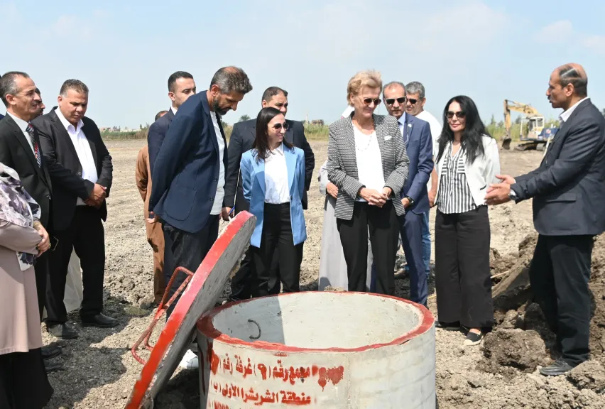 جاكلين وسفيرة الاتحاد الأوروبي تتفقدان أعمال إحلال وتجديد شبكة الصرف المغطى بالشريشرا الأولى (ب) بأبوحمص