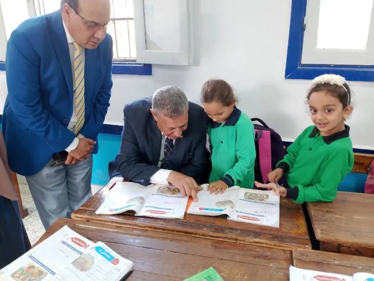 الديب يواصل جولاتة الميدانية لمتابعة المدارس الواقعة على أراضي طرح النهر بالإدارات التعليمية بالبحيرة