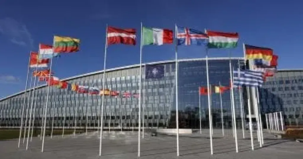 الناتو يعلن انضمام لاتفيا إلى مشروع لإعادة تأهيل المراكز الطبية بأوكرانيا