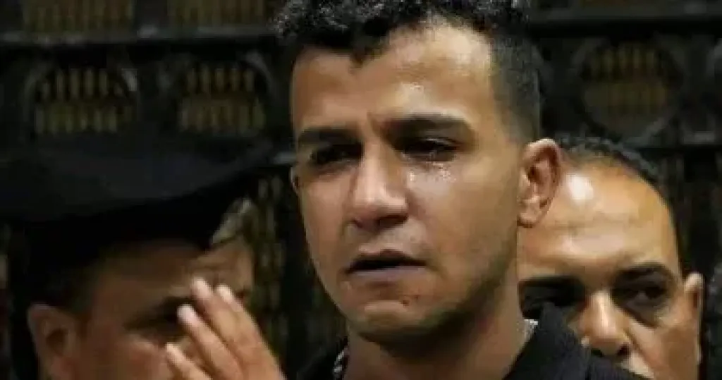 وصول عصام صاصا ومالك ملهى ليلى وأخرين لقسم دار السلام لإنهاء إجراءات خروجهم