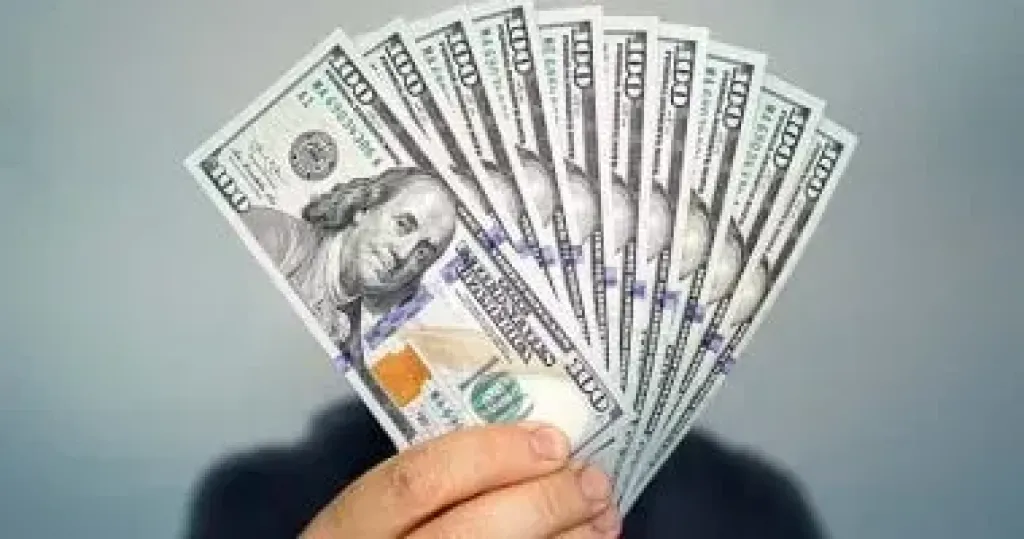 رسميًا الآن .. سعر الدولار مقابل الجنيه عقب انخفاضه