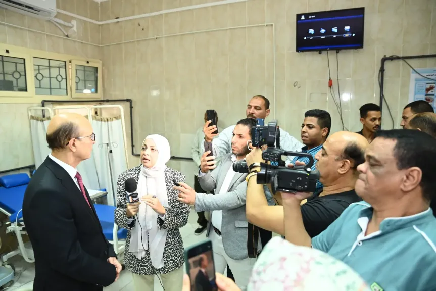 رئيس جامعة أسيوط يفتتح وحدة الكلى الصناعية بمستشفى أسيوط الجديدة