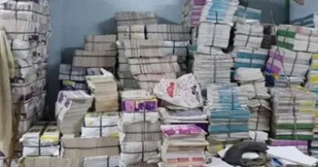 ضبط صاحب مخزن بحوزته 25 الف كتب دراسية خارجية بدون تصريح فى القليوبية