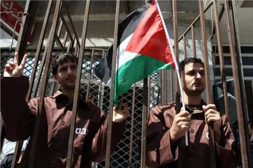 تجاوز 11,100 معتقل فلسطيني في سجون الاحتلال: أرقام قياسية وتصاعد مقلق