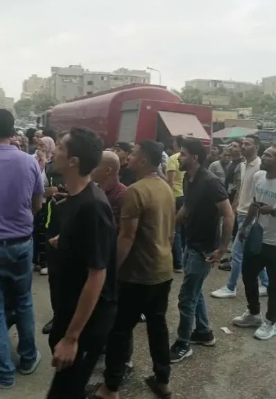 إصابة 6 أشخاص باختناق في حريق مخزن قطع غيار سيارات بالحرفيين