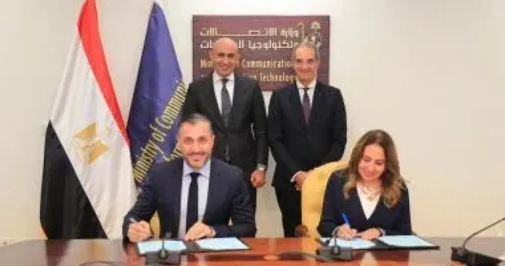 وزارتا التعليم والاتصالات توقعان مذكرة تفاهم لتنفيذ برنامج عالمى بمدارس WE
