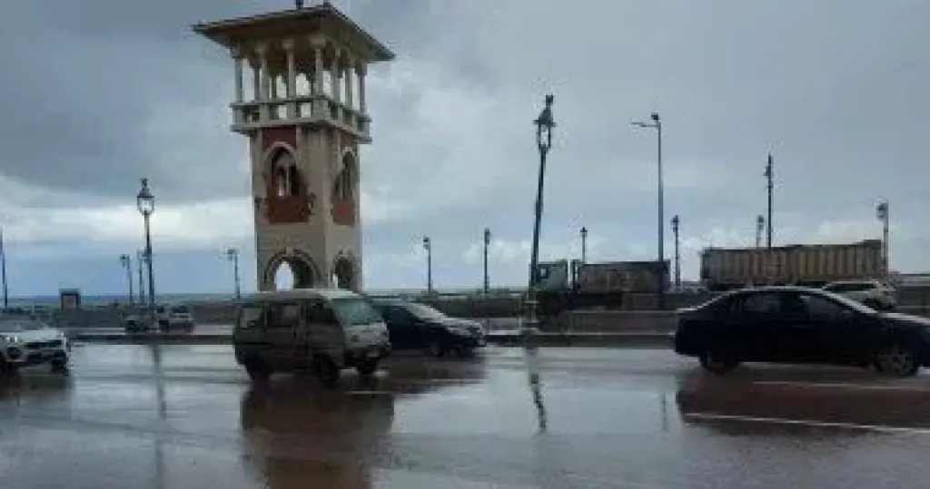 الطقس اليوم الخميس.. انخفاض بدرجات الحرارة وفرص أمطار ببعض المناطق