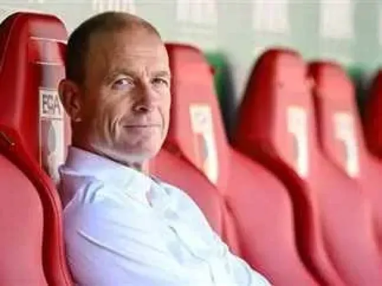 موعد وصول مدرب الأهلي الجديد «سوروب» إلى القاهرة