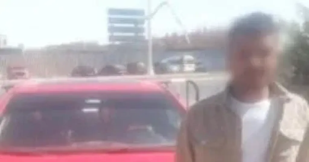 فيديو متداول يقود لضبط طالب بدون رخصة تعدى لفظيًا على مواطن بالقاهرة