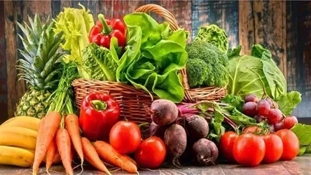 استقرار أسعار الخضروات والفاكهة بسوق العبور.. والطماطم تسجل 6 جنيهات