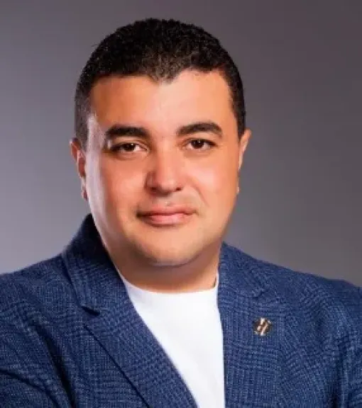 شادي الكومي: الرئيس السيسي يقود معركة السلام بثبات ويعيد لمصر ريادتها الإقليمية