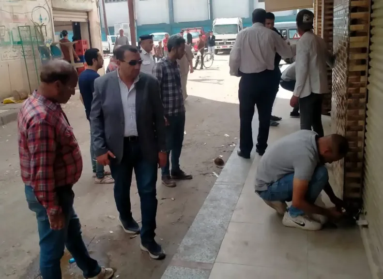 غلق وتشميع ٣٦ مقهى بمنطقة التمليك لحين توفيق أوضاعها  واستمرار تنفيذ قرارات الغلق لباقى للمخالفين