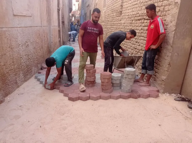 محافظ أسيوط: استمرار أعمال تركيب بلاط الإنترلوك بمدينة أبنوب
