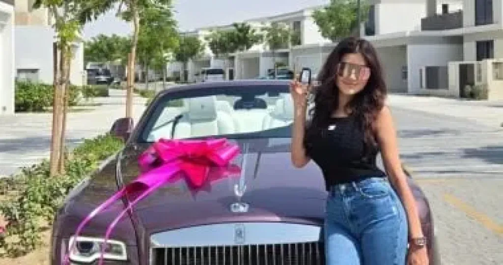 محمد سامى يهدى زوجته مى عمر سيارة فارهة فى عيد ميلادها.. صور