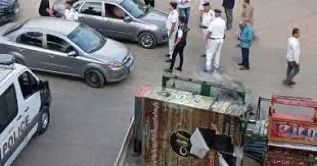 حملة أمنية مفاجئة تعيد الانضباط لشوارع منطقة المعادى.. صور