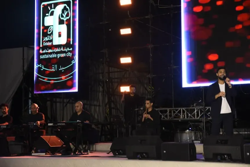 احتفالا بذكرى نصر أكتوبر.. أحمد جمال وكورال روح الشرق بحفل كامل العدد