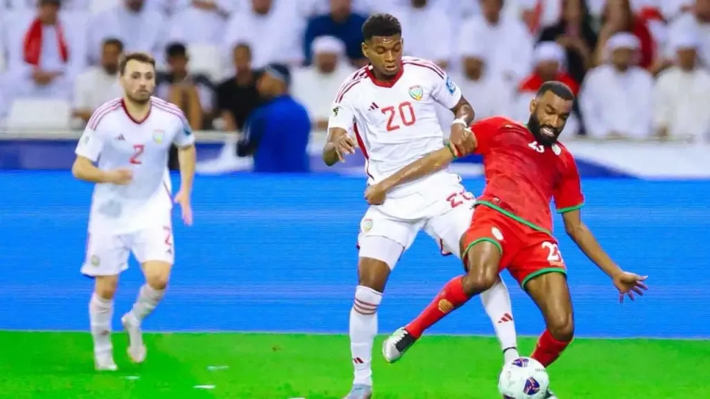 الإمارات تحقق فوزا دراميا على سلطنة عمان وتعزز حظوظها في التأهل لكأس العالم 2026