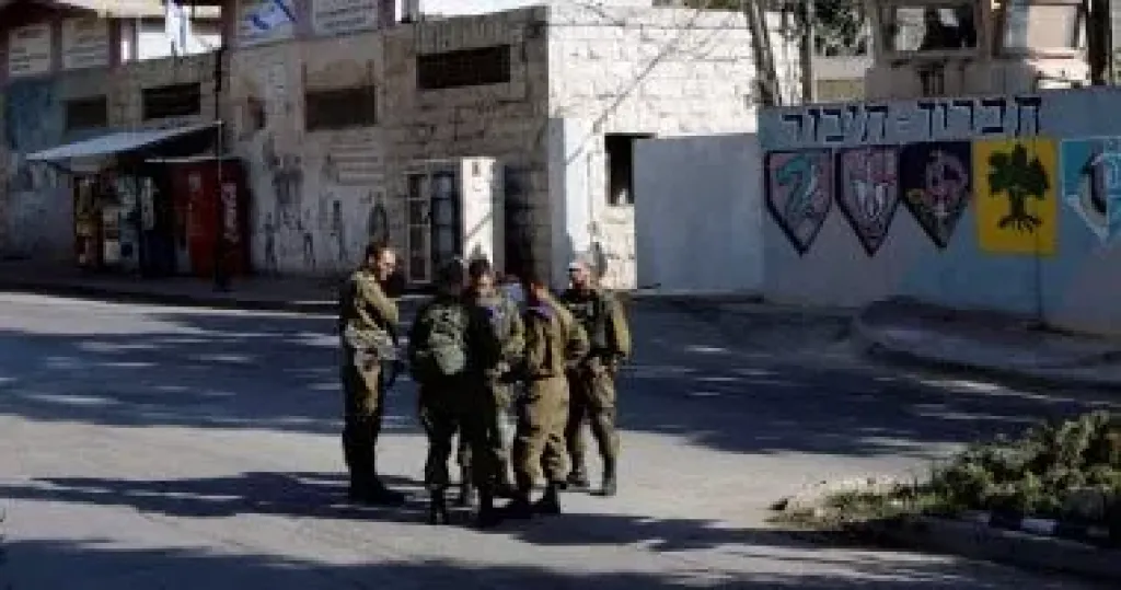 إصابة فلسطينى برصاص الاحتلال جنوبى الخليل