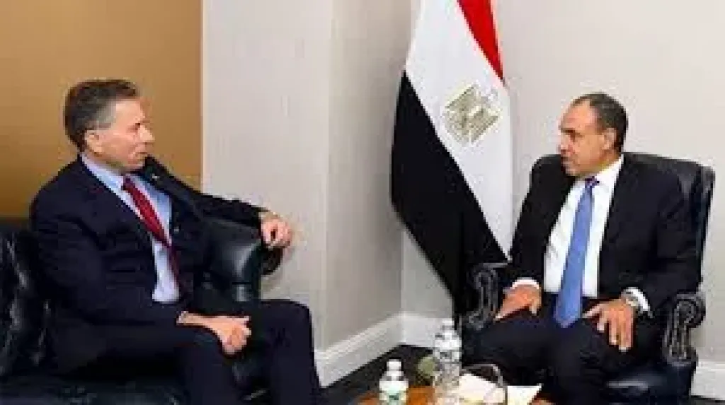 وزير الخارجية يستقبل وكيل الأمين العام للشئون الإنسانية