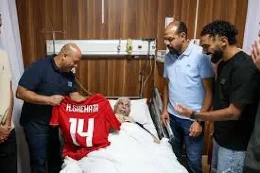 وليد صلاح الدين ولاعبو الأهلي يزورون حسن شحاتة فى المستشفى