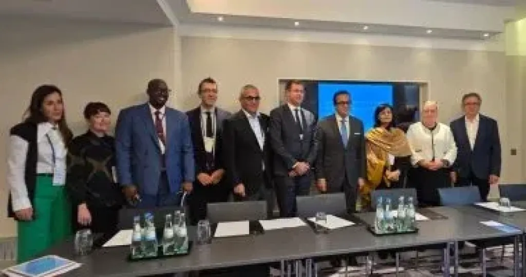 وزير الصحة يلتقي رئيس مكتب أفريقيا بمجموعة ميرك لتعزيز الشراكة بملف الأدوية