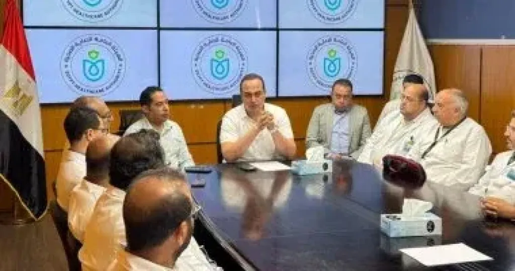 رئيس هيئة الرعاية الصحية يترأس غرفة عمليات التأمين الطبي لقمة السلام بشرم الشيخ