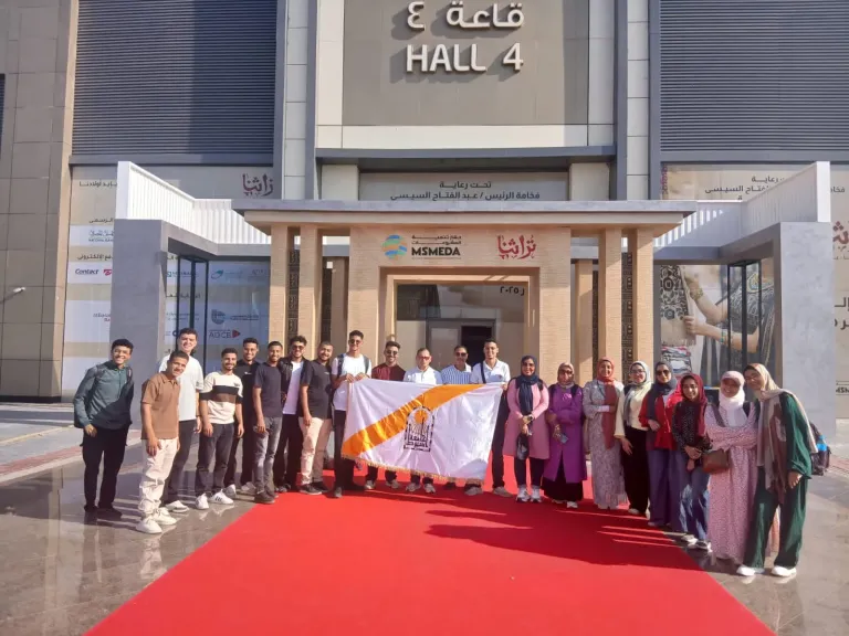 وفد من جامعة أسيوط يزور معرض ”تراثنا” للحرف اليدوية والتراثية