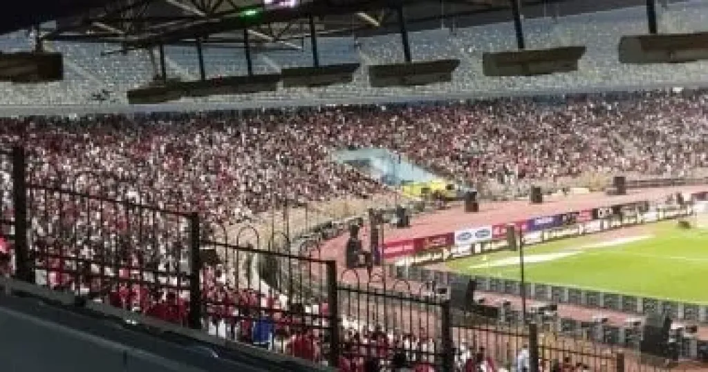 استاد القاهرة يُشعل حماس جماهير المنتخب بالأغانى الوطنية قبل لقاء غينيا