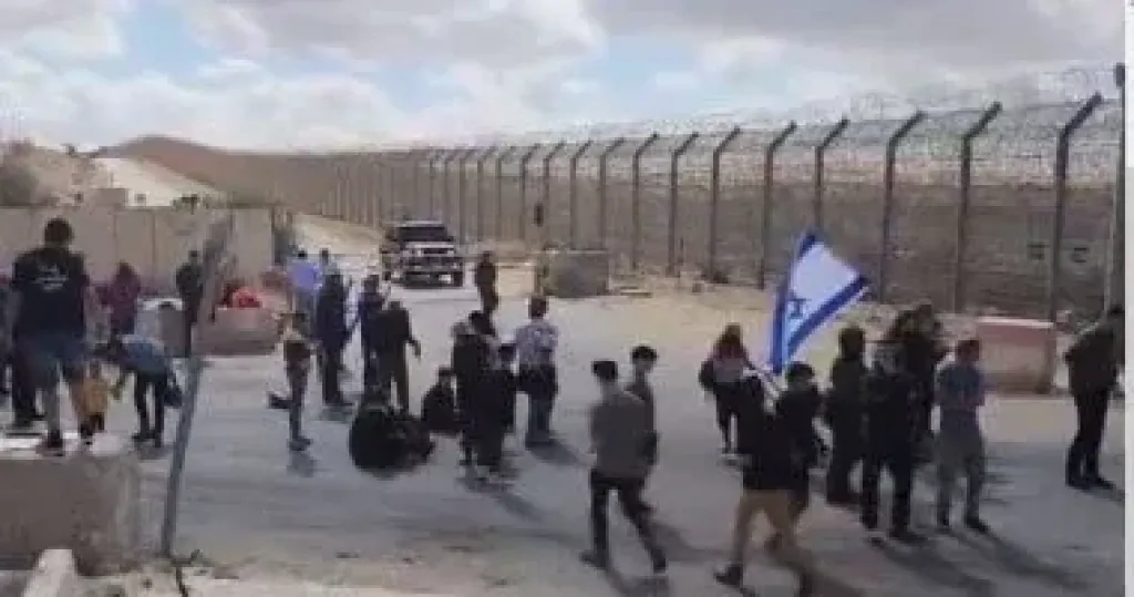رام الله: مستوطنون يقتحمون خربة سمرة بالأغوار الشمالية