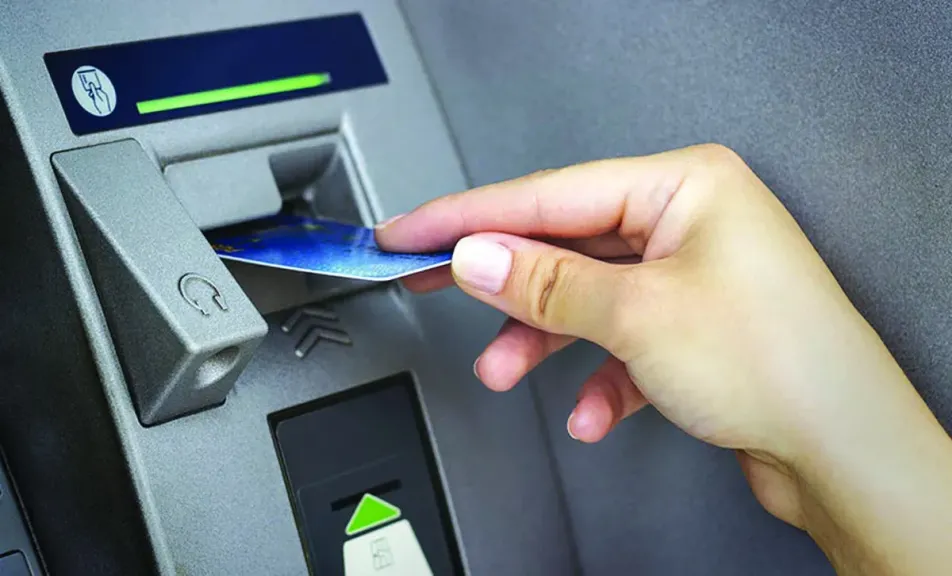 لو الفيزا اتسحبت.. 6 خطوات لاستعادة البطاقة من ماكينة ATM