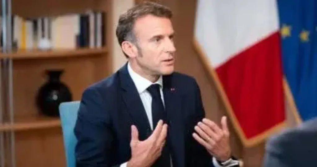 الرئيس الفرنسي يجدد دعمه لأوكرانيا خلال اتصال هاتفي مع زيلينسكي