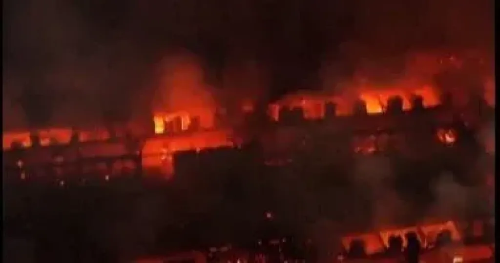 حريق هائل يلتهم دير برناجا التاريخى فى إيطاليا