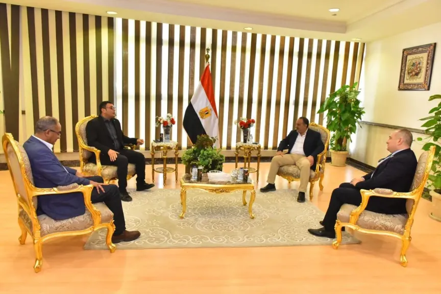 *محافظ أسيوط يستقبل وزير الإسكان لمتابعة المشروعات التنموية والبنية