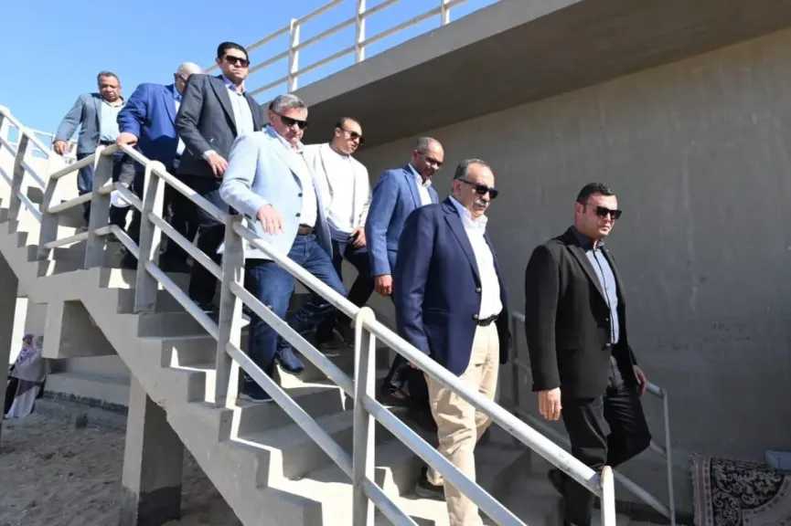 حافظ أسيوط يتفقدان مشروع صرف صحي