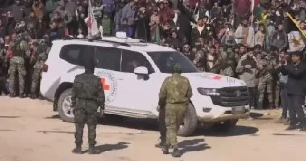 الصليب الأحمر يتسلم جثتي مختطفين إسرائيليين من حماس