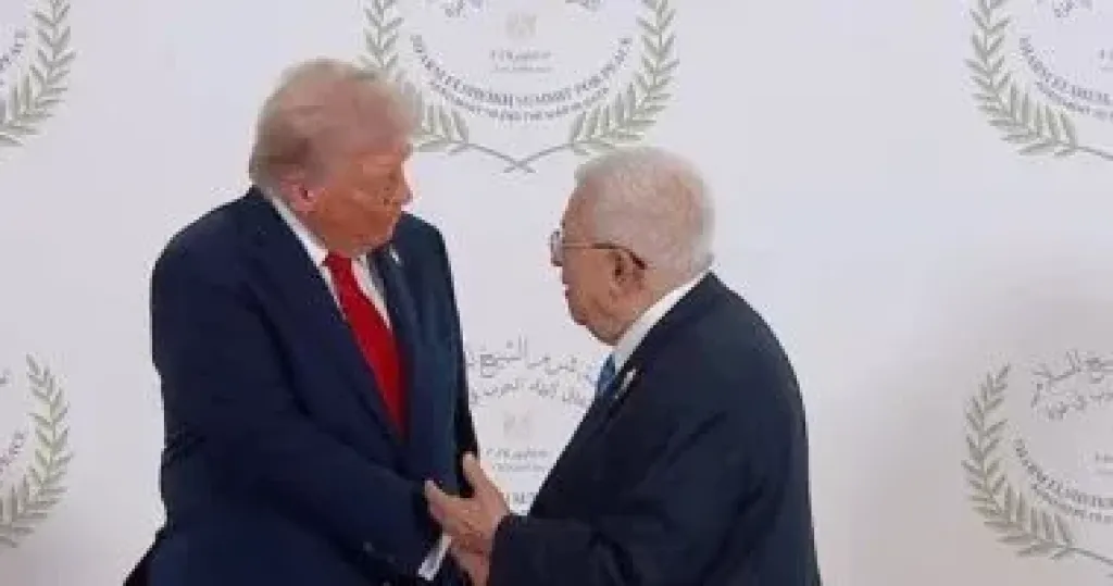 حديث مطول بين ترامب والرئيس الفلسطيني على منصة قمة شرم الشيخ