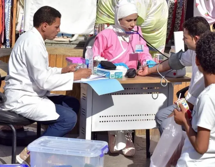 نائب وزير الصحة يتفقد مستشفى العياط المركزي ويوجه بإحالة الإدارة للتحقيق ومحاسبة المقصرين