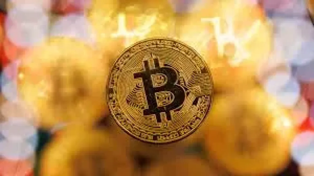 بيتكوين تتراجع بأكثر من 2% مع استمرار التوترات التجارية بين أمريكا والصين