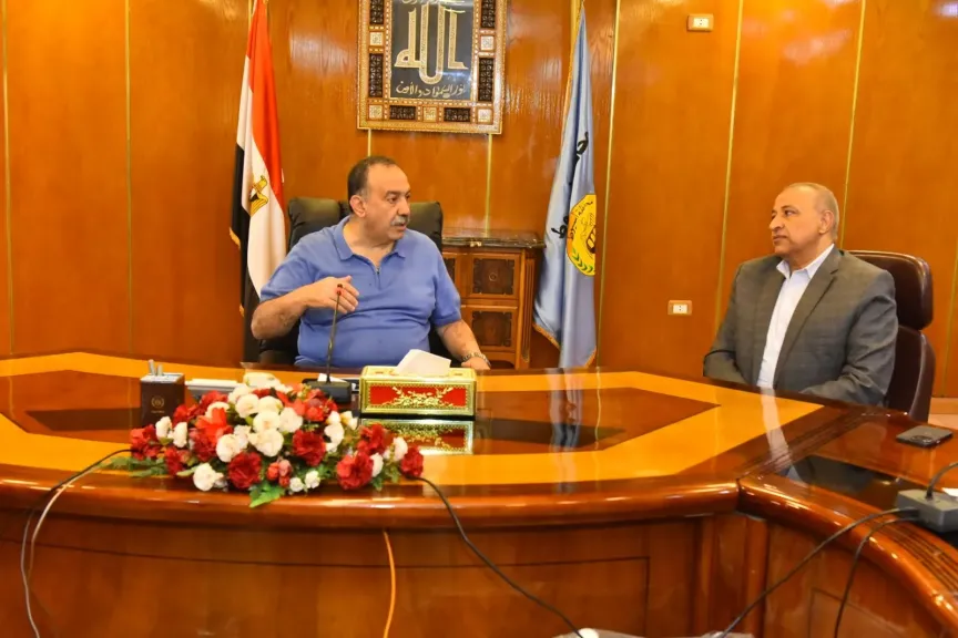 *محافظ أسيوط يبحث تفعيل دور الجمعيات التعاونية الاستهلاكية